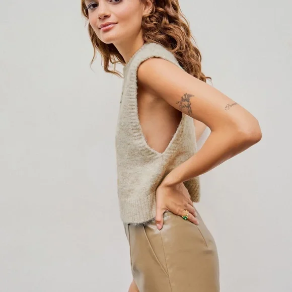 KNIT WOOL-BLEND ROUND NECKLINE PEAR GRAPHIC VEST Women's Small - Picture 6 of 11